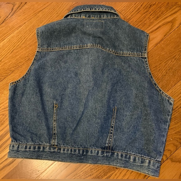 Sold! 🎈Beverly hills 90’s jean denim vest size M - Picture 6 of 12